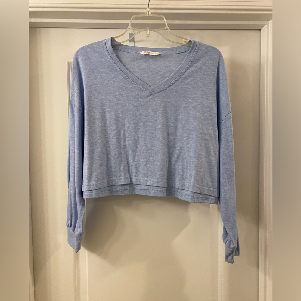 ROMWE Light Blue V-Neck Crop Top Size S
